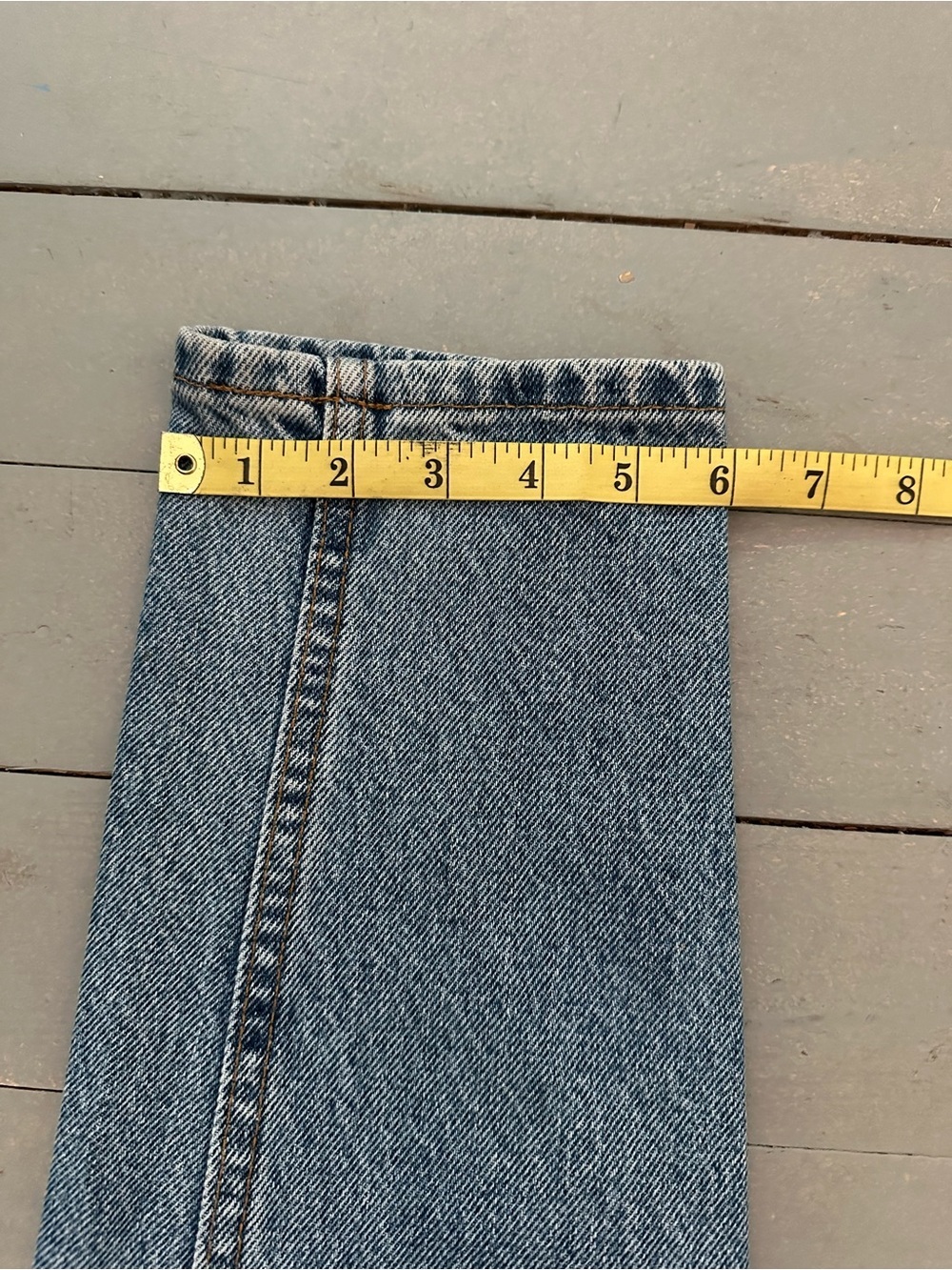 Vintage Levi's High-Rise Medium Wash Mom Jeans in Light Blue High Waist - Picture 12 of 12